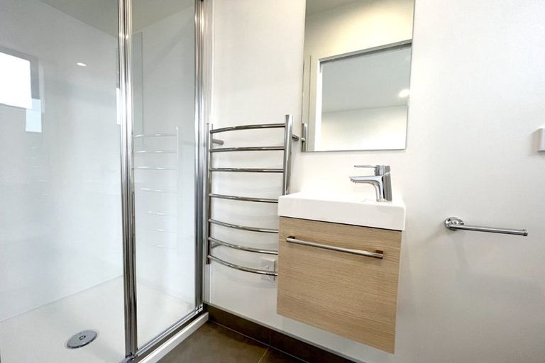 Photo of property in 4/12 Enderby Drive, Te Atatu Peninsula, Auckland, 0610