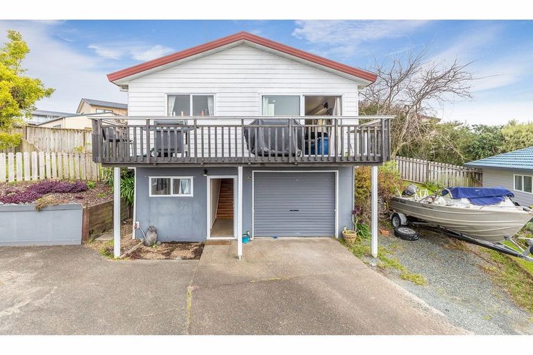 Photo of property in 12a Jean Place, Stanmore Bay, Whangaparaoa, 0932