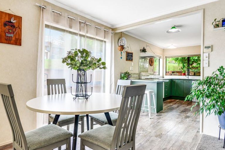 Photo of property in 24 Palm Grove Drive, Western Heights, Hamilton, 3200