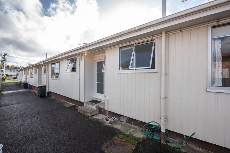 Photo of property in 4/72 Portage Road, New Lynn, Auckland, 0600