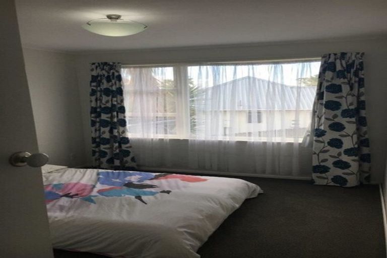 Photo of property in 60 Colwill Road, Massey, Auckland, 0614