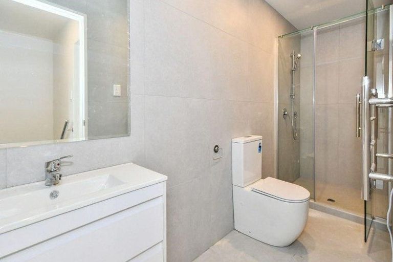 Photo of property in 2/3226 Great North Road, New Lynn, Auckland, 0600