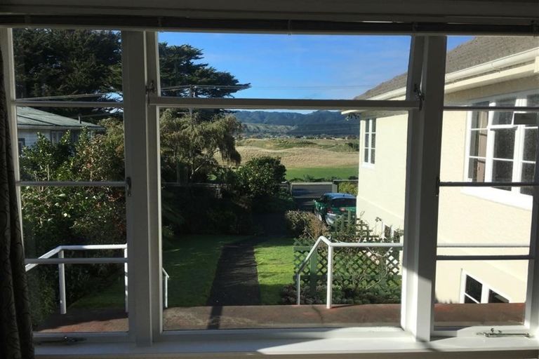 Photo of property in 95 Golf Road, Paraparaumu Beach, Paraparaumu, 5032