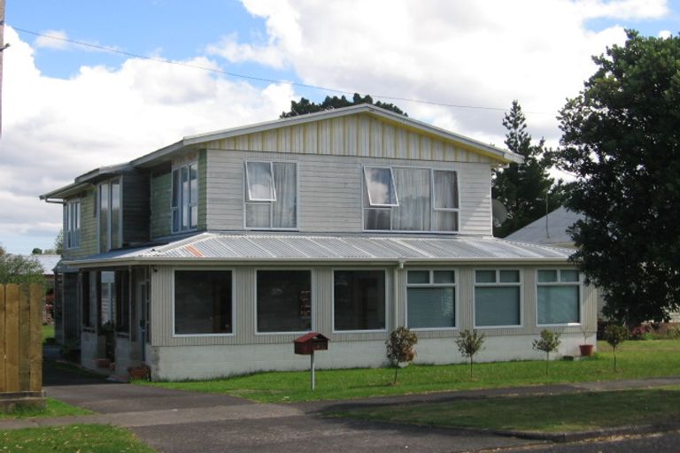 Photo of property in 46 Queen Mary Avenue, New Lynn, Auckland, 0600