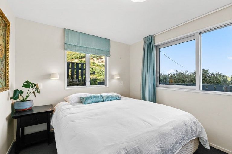 Photo of property in 10 Cave Road, Houghton Bay, Wellington, 6023