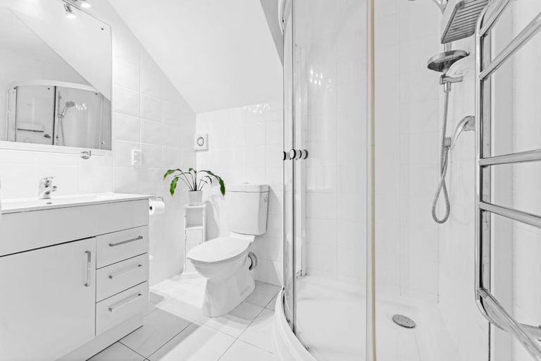 Photo of property in 1/46 Westpark Drive, West Harbour, Auckland, 0618