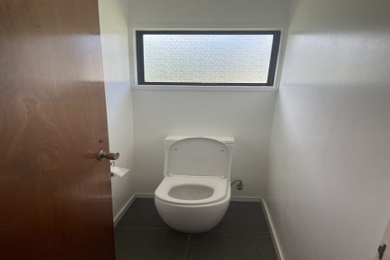 Photo of property in 11 Santiago Crescent, Unsworth Heights, Auckland, 0632