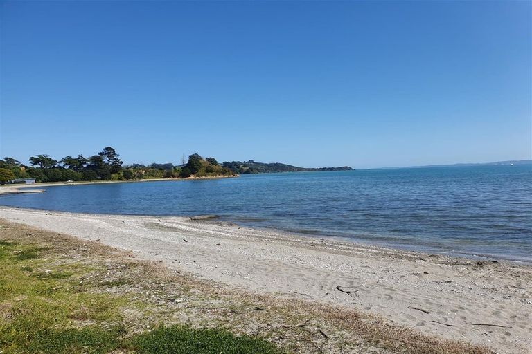Photo of property in 1 Lamont Place, Waikanae, 5036