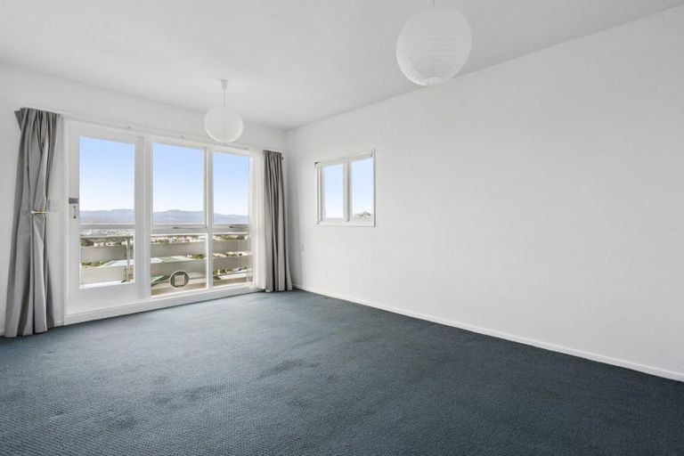 Photo of property in Bryon Court Flats, 25 Apuka Street, Brooklyn, Wellington, 6021