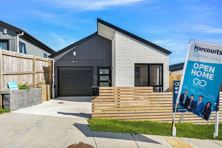 Photo of property in 34 Morus Road, Massey, Auckland, 0614