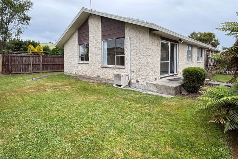 Photo of property in 42 Chipping Lane, Redwood, Christchurch, 8051