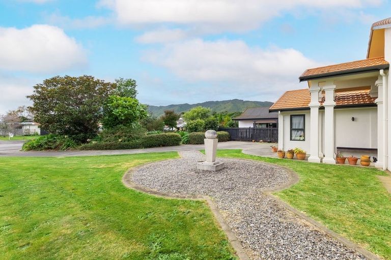Photo of property in 21 Kanawa Street, Waikanae, 5036