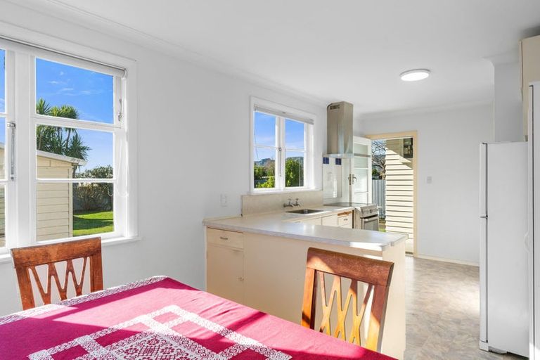 Photo of property in 27 Bledisloe Street, Levin, 5510