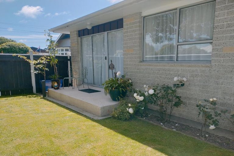 Photo of property in 13 Saint Ronans Avenue, Waterloo, Lower Hutt, 5011