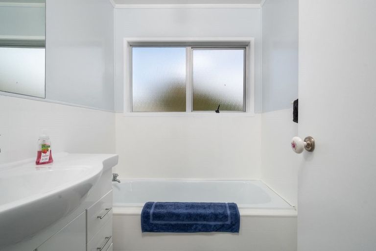 Photo of property in 4 Luanda Drive, Ranui, Auckland, 0612