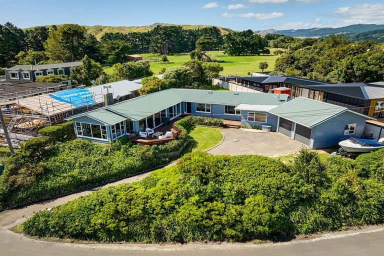 Photo of property in 19 Motukaraka Point, Pauatahanui, Porirua, 5381