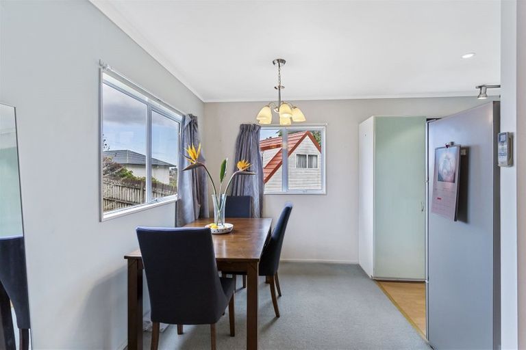 Photo of property in 41 Loughanure Place, Massey, Auckland, 0614