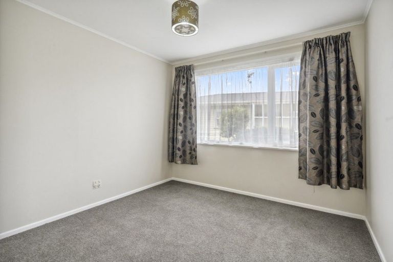 Photo of property in 3 Kahikatea Grove, Paparangi, Wellington, 6037