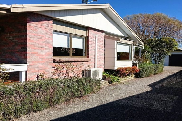 Photo of property in 12 Deller Drive, Carterton, 5713