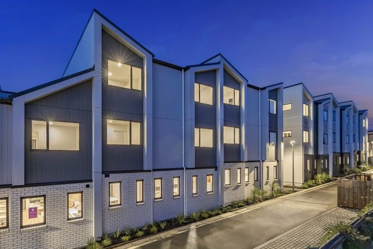 Photo of property in 17 Paetai Lane, Te Atatu Peninsula, 0610