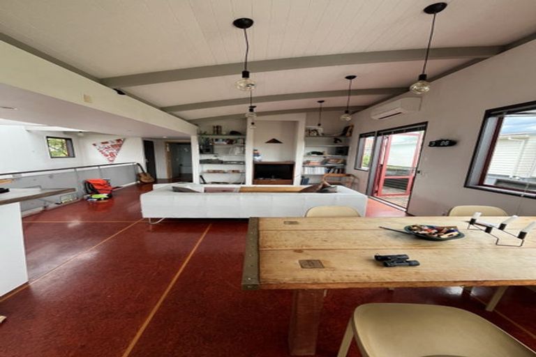 Photo of property in 2/2a Covil Avenue, Te Atatu South, Auckland, 0610