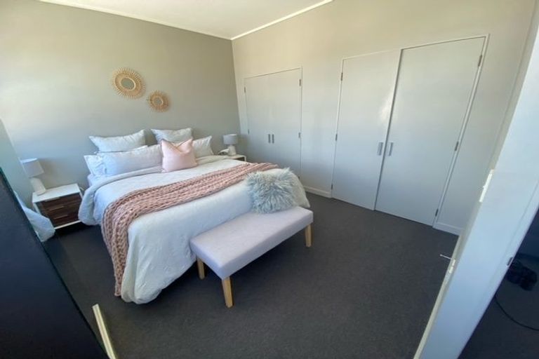 Photo of property in 17 Kent Terrace - Kent Apartments, 7d/16 Kent Terrace, Mount Victoria, Wellington, 6011