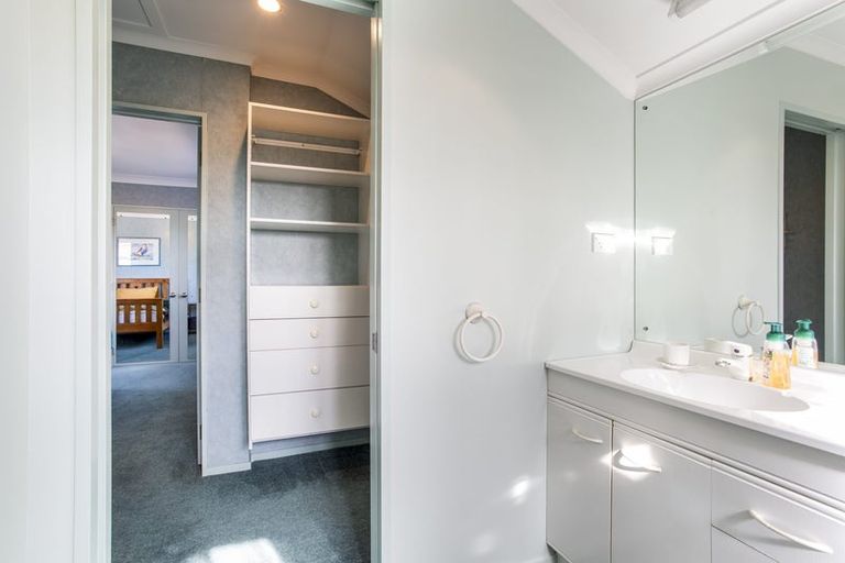 Photo of property in 35c Edmonton Road, Henderson, Auckland, 0612