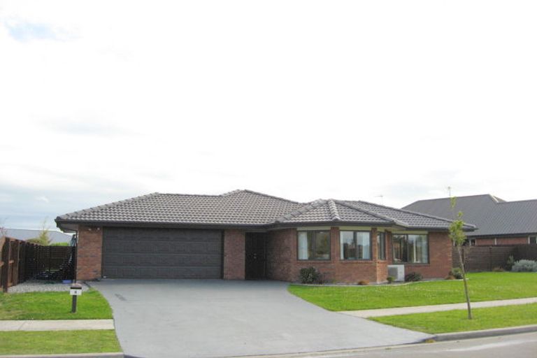 Photo of property in 6 Hawkins Place, Rangiora, 7400