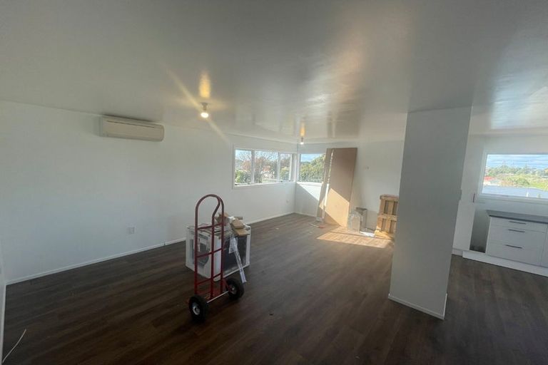 Photo of property in 77 Mould Street, Waitara, 4320