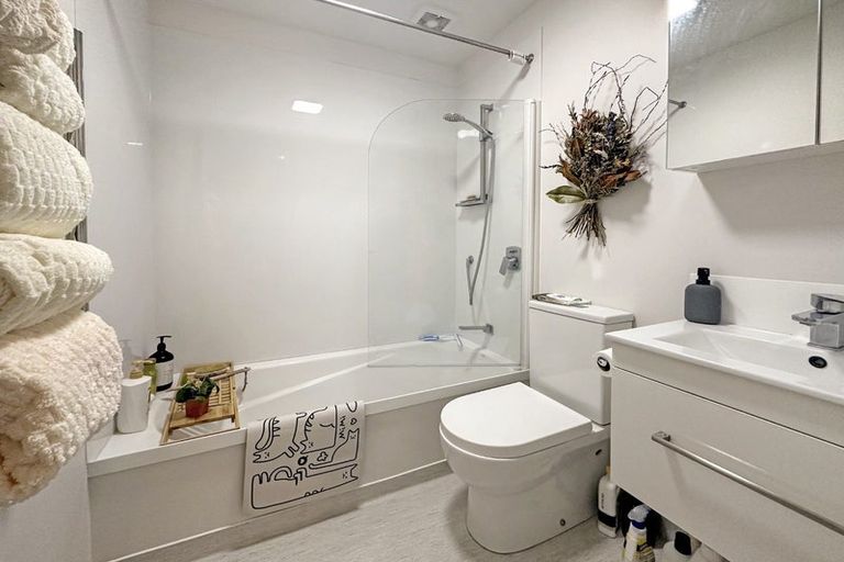 Photo of property in Vedado Apartments, 405/41u Hopper Street, Mount Cook, Wellington, 6011