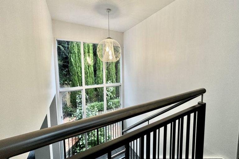 Photo of property in 9 Selkirk Way, Karori, Wellington, 6012