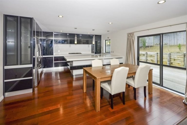Photo of property in 99 Laurel Oak Drive, Schnapper Rock, Auckland, 0632