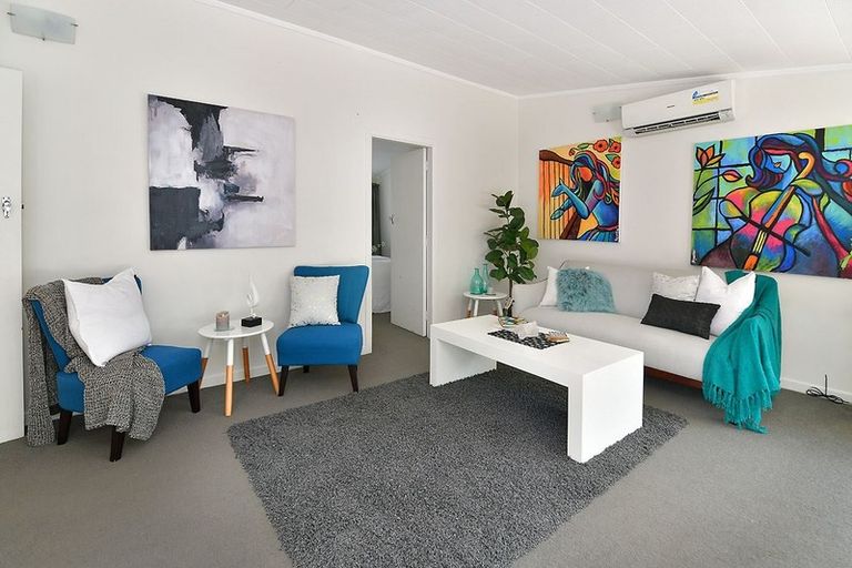 Photo of property in 23 Lillian Place, Orewa, 0931