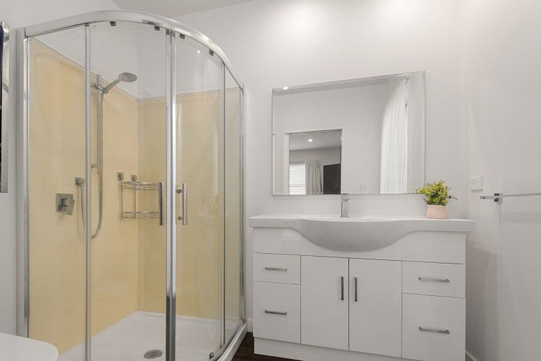 Photo of property in 10 Monaco Grove, Fitzherbert, Palmerston North, 4410