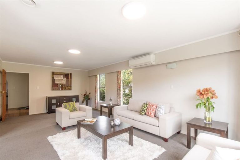 Photo of property in 96 Churton Drive, Churton Park, Wellington, 6037