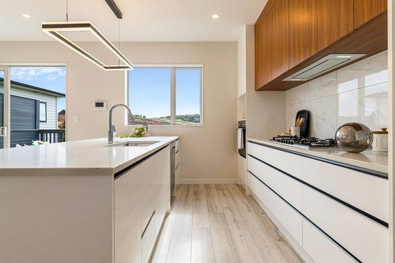 Photo of property in 28 Bine Crescent, Orewa, 0931