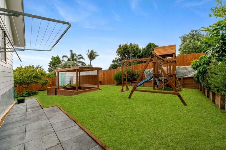 Photo of property in 15 Rosario Crescent, Red Beach, 0932