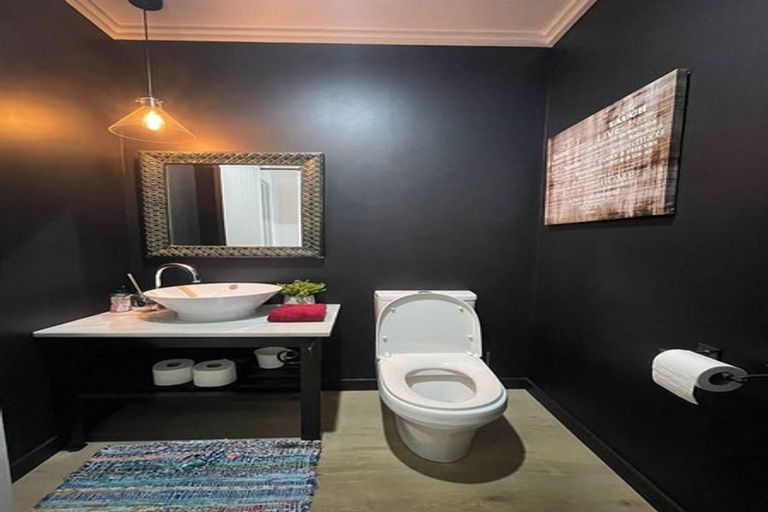Photo of property in 8 Bellamont Street, Kumeu, 0810
