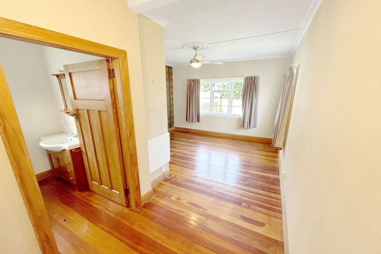 Photo of property in 32 Mcmaster Street, Greytown, 5712