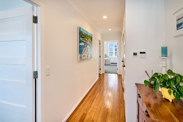 Photo of property in 33 Gibson Crescent, Naenae, Lower Hutt, 5011