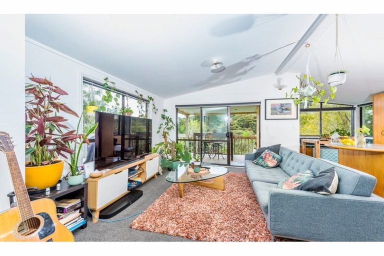 Photo of property in 13 Mceldowney Road, Titirangi, Auckland, 0604