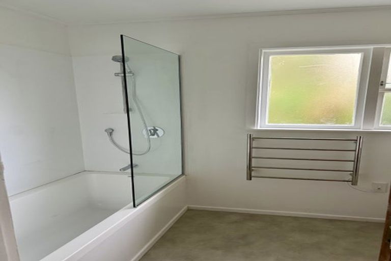 Photo of property in 105 Churchill Drive, Crofton Downs, Wellington, 6035