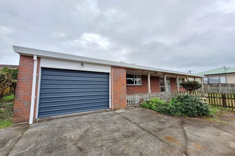 Photo of property in 1/73 Royal View Road, Te Atatu South, Auckland, 0610