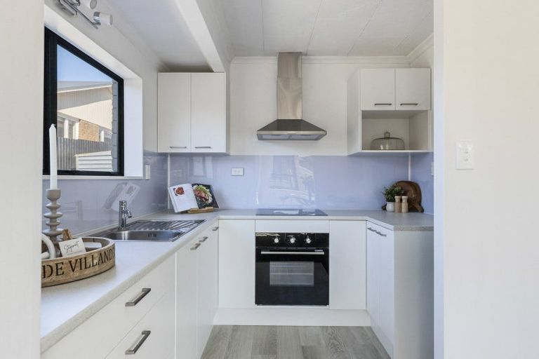 Photo of property in 13 Tukapa Street, Westown, New Plymouth, 4310