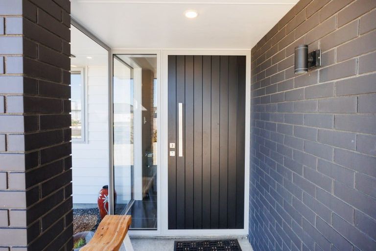 Photo of property in 34 Dogwood Way, Milson, Palmerston North, 4414