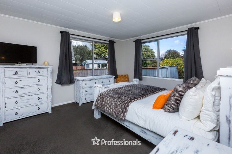 Photo of property in 15 Akron Grove, Totara Park, Upper Hutt, 5018