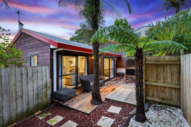 Photo of property in 22 Darcy Place, Massey, Auckland, 0614