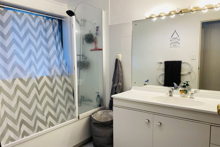 Photo of property in 22 Hedge Row, Sunnyhills, Auckland, 2010