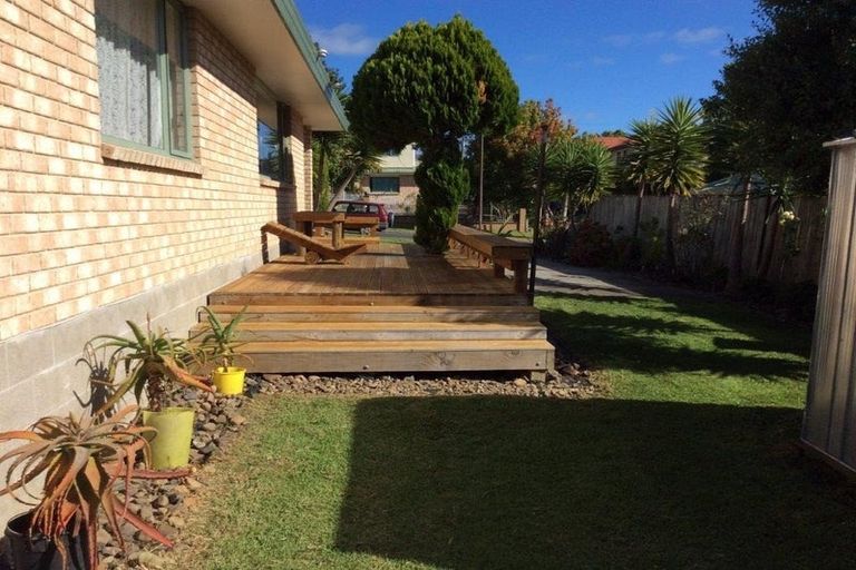 Photo of property in 2 Baltic Place, Goodwood Heights, Auckland, 2105