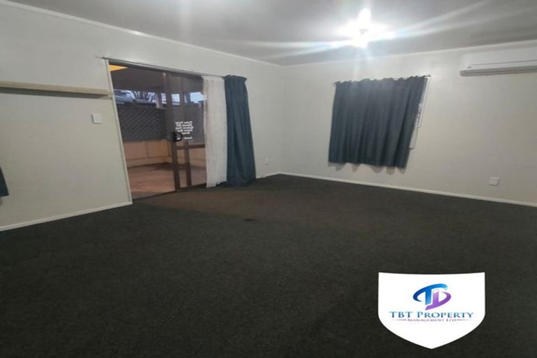 Photo of property in 696 Massey Road, Mangere, Auckland, 2022